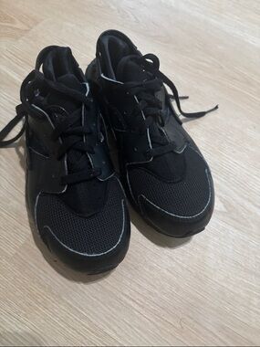Nike Kids Black Sneakers